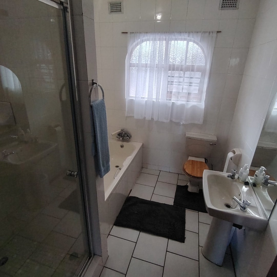 6 Bedroom Property for Sale in Baysville Eastern Cape